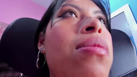 Snapshot of chloemartini_ chatting on February 25, 2025, 5:52 am ChloeSignup For Free Join my Fan Club online show from February 25, 2025, 5:52 am