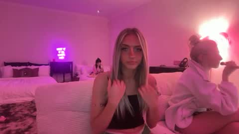 Snapshot of chloeros3e chatting on September 26, 2025, 5:28 pm chloeros3e online show from September 26, 2025, 5:28 pm