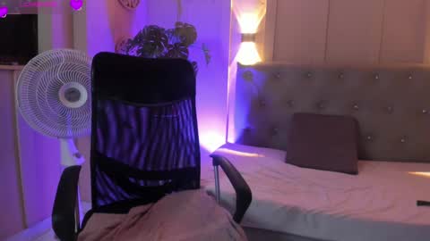 Snapshot of chloerossee chatting on February 28, 2025, 4:21 am Chloe rosse online show from February 28, 2025, 4:21 am