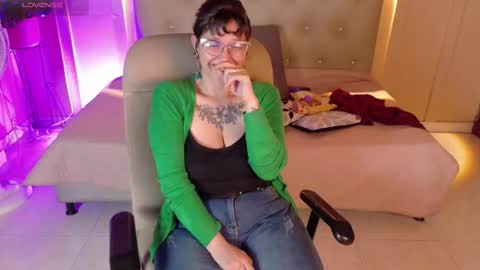 Snapshot of chloerossee chatting on October 22, 2025, 1:17 am Chloe rosse online show from October 22, 2025, 1:17 am