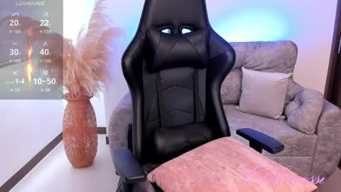 Laura online show from April 10, 2026, 7:07 pm