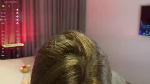 Chloe online show from December 19, 2025, 6:59 pm