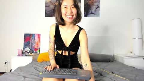 ChloeTaya online show from April 4, 2026, 6:33 am