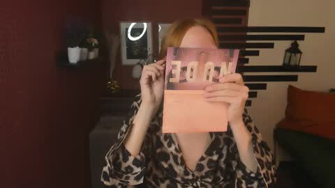 Chloe online show from November 21, 2025, 2:27 pm