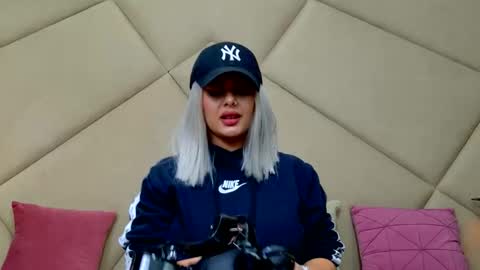 Chloe Vee online show from November 21, 2025, 6:12 am