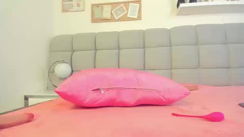 chlooe_zoe online show from September 13, 2025, 8:30 pm