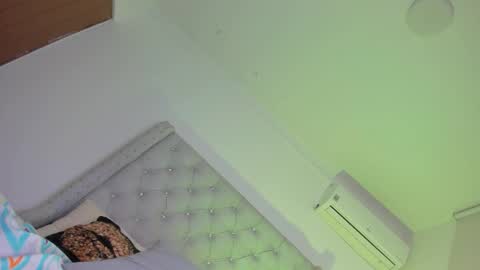 chocobunny1 online show from November 25, 2025, 12:27 pm