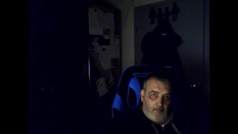 Snapshot of chris250268 chatting on November 1, 2025, 8:22 pm Chris online show from November 1, 2025, 8:22 pm