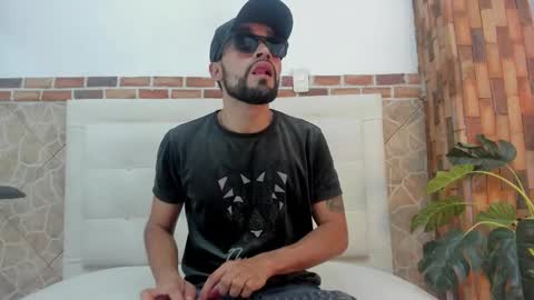 Snapshot of chris_kizz chatting on December 4, 2024, 11:08 am chris_kizz online show from December 4, 2024, 11:08 am