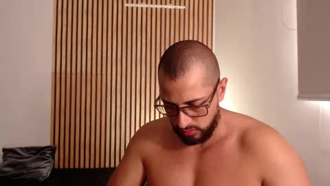 cris         Twitter magnum101010 insta magnumc20 online show from November 3, 2025, 7:04 pm