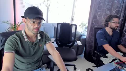 Im Chirs IM MODEL INDEPENDT online show from January 17, 2025, 8:11 pm