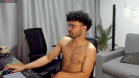 Im Chirs IM MODEL INDEPENDT online show from February 25, 2025, 4:14 am