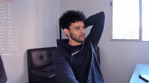 Im Chirs IM MODEL INDEPENDT online show from October 29, 2025, 9:27 pm