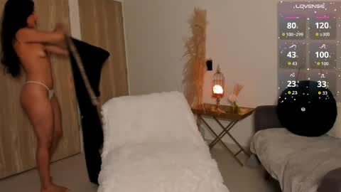 Snapshot of chrishell_ chatting on June 4, 2026, 8:04 pm Chrishell online show from June 4, 2026, 8:04 pm