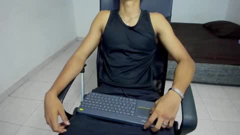 chriss_johnson online show from November 30, 2025, 12:09 pm