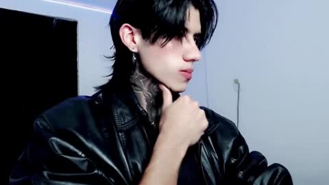 CHRIS  INDEPENT MODEL online show from February 24, 2025, 8:25 pm