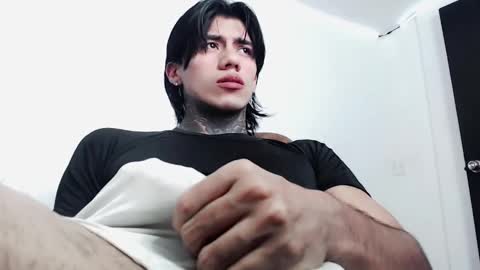 CHRIS  INDEPENT MODEL online show from March 9, 2025, 3:43 am