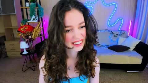 christinaconteeree online show from September 16, 2025, 4:19 pm