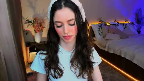 christinaconteeree online show from September 20, 2025, 11:22 am