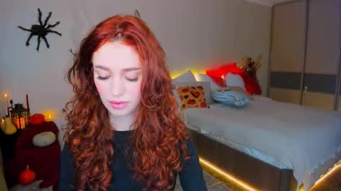 christinaconteeree online show from October 24, 2025, 1:29 pm