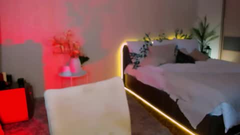 christinaconteeree online show from November 22, 2025, 11:20 am