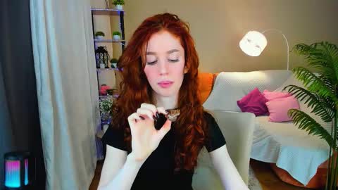 christinaconteeree online show from November 25, 2025, 1:22 pm