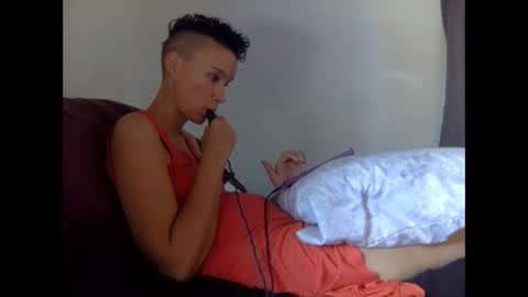 Christina Saunters online show from October 11, 2025, 6:28 pm