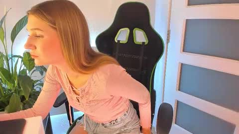 Christine Cardo online show from September 27, 2025, 9:42 pm