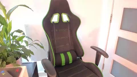 Christine Cardo online show from October 27, 2025, 3:16 pm