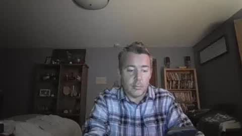 chrisw8121 online show from November 15, 2025, 5:27 am