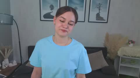 Snapshot of ciaragately chatting on April 2, 2026, 11:52 am My name is Mia hello everyone online show from April 2, 2026, 11:52 am