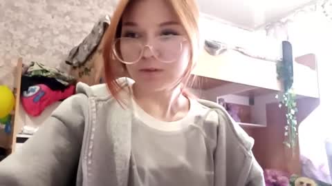 Snapshot of cicelylohry chatting on October 22, 2025, 9:09 am Hello Eva here   Help me to make 100 thumbs up 333 online show from October 22, 2025, 9:09 am