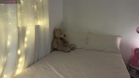 Snapshot of cielo_18d chatting on January 12, 2025, 3:49 am Mia online show from January 12, 2025, 3:49 am