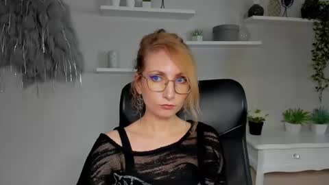 Snapshot of cinderellamoon chatting on February 24, 2026, 6:55 am Cinderella online show from February 24, 2026, 6:55 am