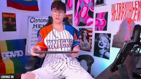 David     Independent Model online show from December 23, 2024, 5:17 am