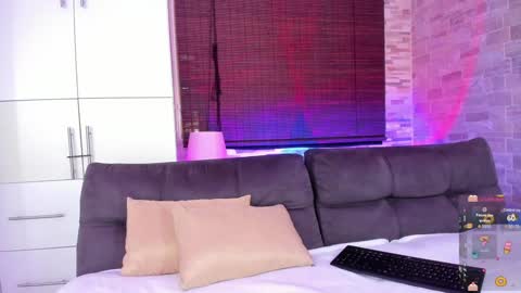 Snapshot of cinnamon_kyla chatting on February 6, 2025, 8:13 pm cinnamon_kyla online show from February 6, 2025, 8:13 pm