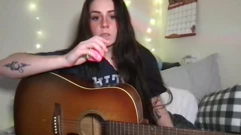 Snapshot of cinnamonpeaches chatting on February 7, 2025, 5:31 am Carmen online show from February 7, 2025, 5:31 am