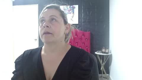 cinthia1609 online show from February 8, 2025, 7:27 pm