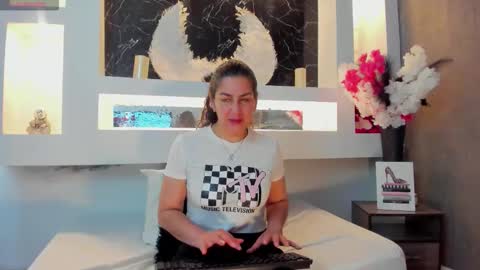 Cinthya  online show from October 17, 2025, 12:08 pm