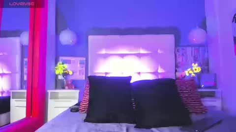 cinthya_walker1 online show from March 19, 2026, 2:43 pm