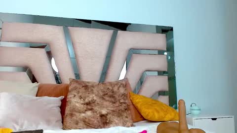 Cintia Hills online show from January 21, 2025, 7:58 am