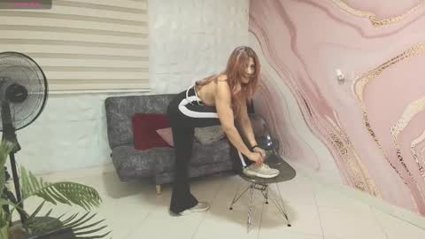 Snapshot of cintiagreyx chatting on February 19, 2025, 11:38 am CINTIA online show from February 19, 2025, 11:38 am