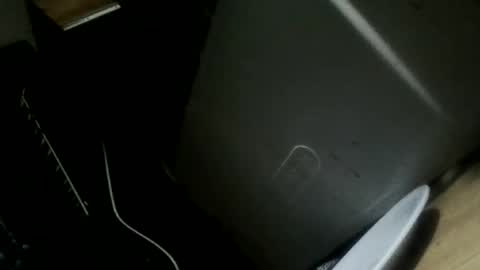 Snapshot of circ96 chatting on December 1, 2024, 5:46 pm oilywanker online show from December 1, 2024, 5:46 pm