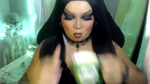 QUEEN CESS online show from June 8, 2026, 2:34 am