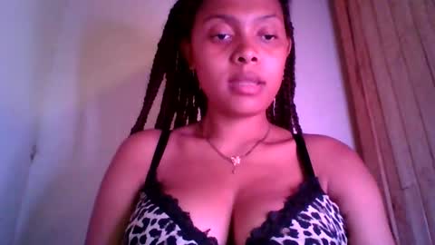 ckamilla45 online show from October 1, 2025, 1:06 pm