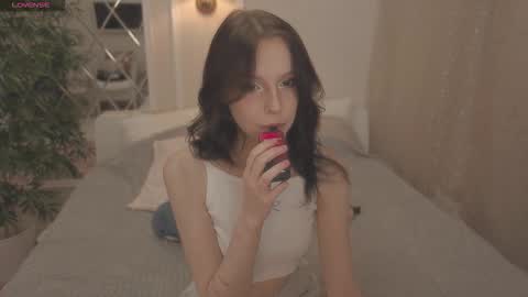 Claire Bennett online show from September 16, 2025, 11:06 pm