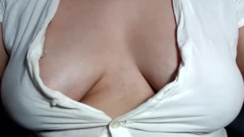 Snapshot of claraaa___ chatting on January 2, 2025, 10:16 am CLARA AT YOUR SERVICE online show from January 2, 2025, 10:16 am