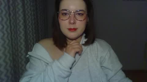 Clara online show from May 8, 2026, 8:25 pm