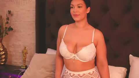 Clara online show from October 21, 2025, 6:52 pm