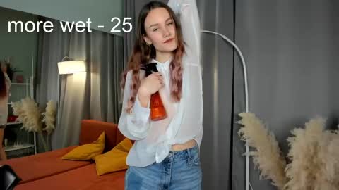 Snapshot of clare_ff chatting on March 7, 2025, 12:34 pm Claire online show from March 7, 2025, 12:34 pm